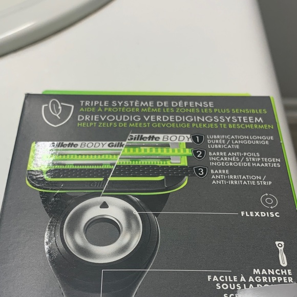 Gillette Labs Body + Intimate Razor – Green - Picture 2 of 2